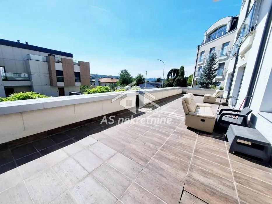 Izdavanje, četvorosoban stan, 135m², Savski Venac, Beograd