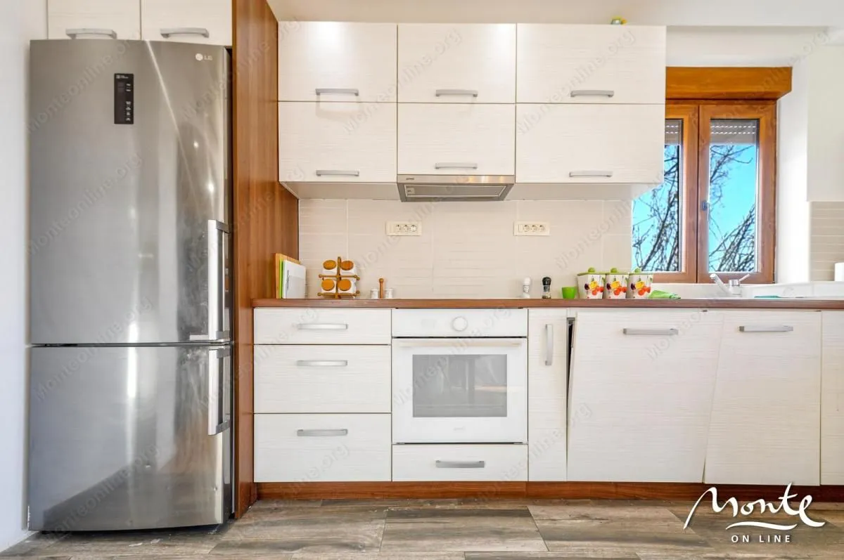 Prodaja, kuća, 176m², Kavač, Kotor