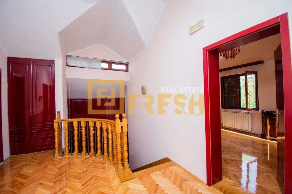 Rent, house, 450m², Zabjelo, Podgorica
