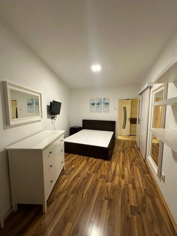 Izdavanje, dvosoban stan, 50m², Kanarevo Brdo, Beograd