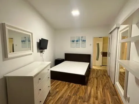 Izdavanje, dvosoban stan, 50m², Kanarevo Brdo, Beograd - image 2