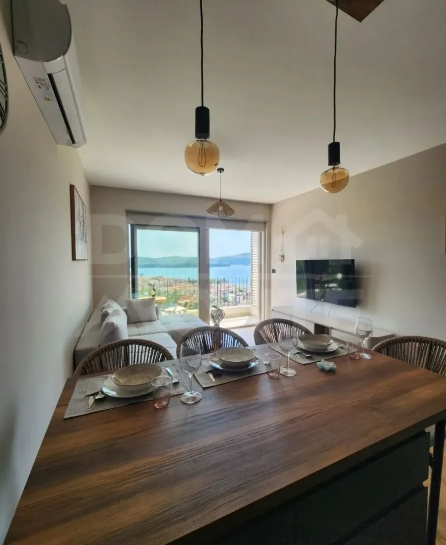 Izdavanje, jednosoban stan, 40m², Tivat, Crna Gora