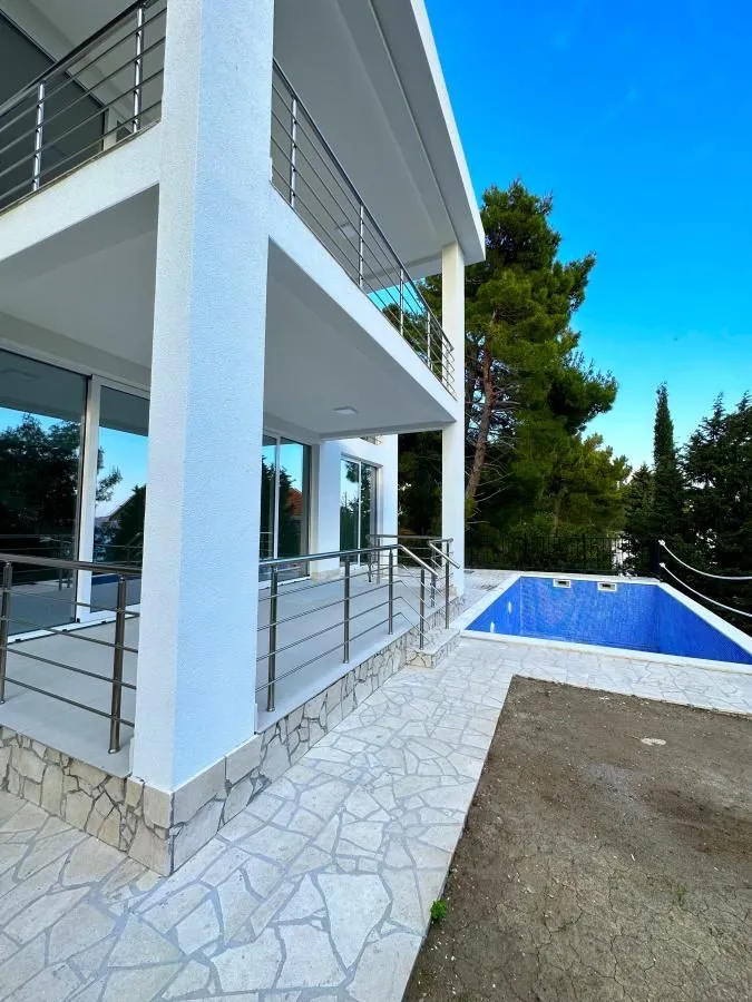 Sale, house, 220m², Bar, Crna Gora