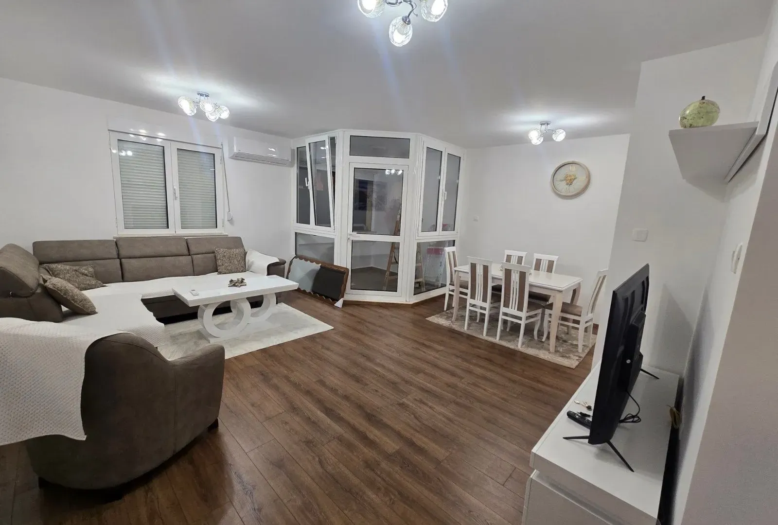 Izdavanje, trosoban stan, 103m², Tološka šuma, Podgorica