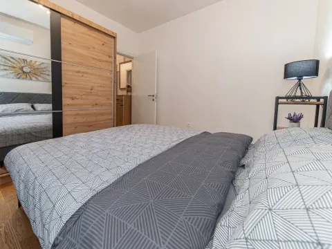 Rent, one bedroom apartment, 45m², Šušanj, Bar - image 16