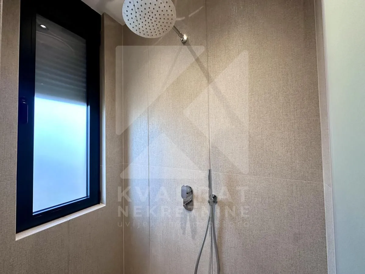 Rent, house, 230m², Gornja Gorica, Podgorica