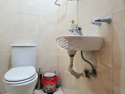 Izdavanje, dvosoban stan, 55m², Stari Aerodrom, Podgorica - image 12