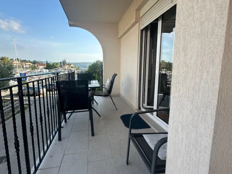 Izdavanje, dvosoban stan, 85m², Centar, Tivat - image 32