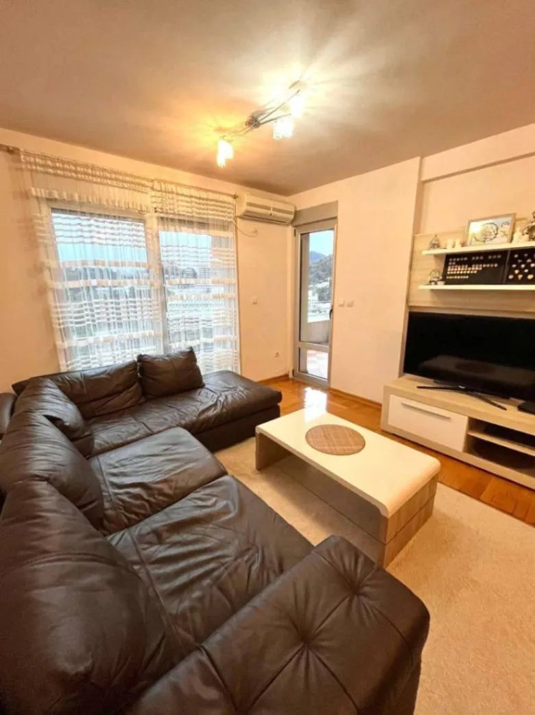Rent, three bedroom apartment, 85m², Bečići, Budva
