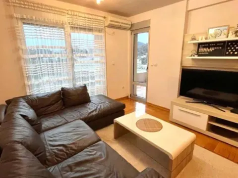 Rent, three bedroom apartment, 85m², Bečići, Budva - image 8