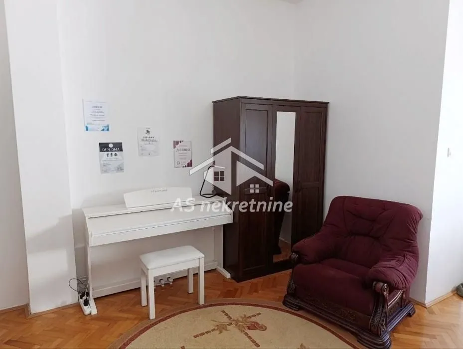 Izdavanje, trosoban stan, 80m², Savski Venac, Beograd
