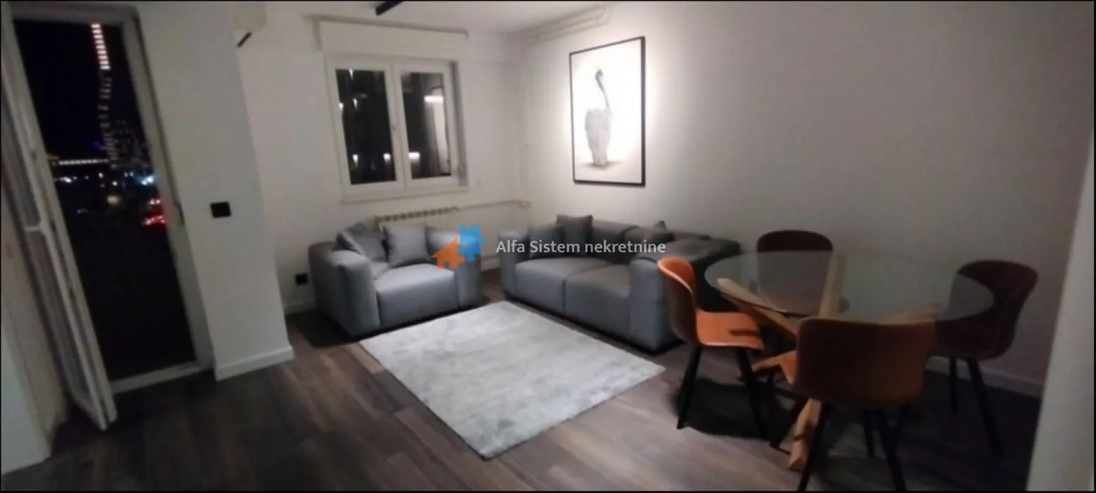 Izdavanje, četvorosoban stan, 100m², Savski Venac, Beograd