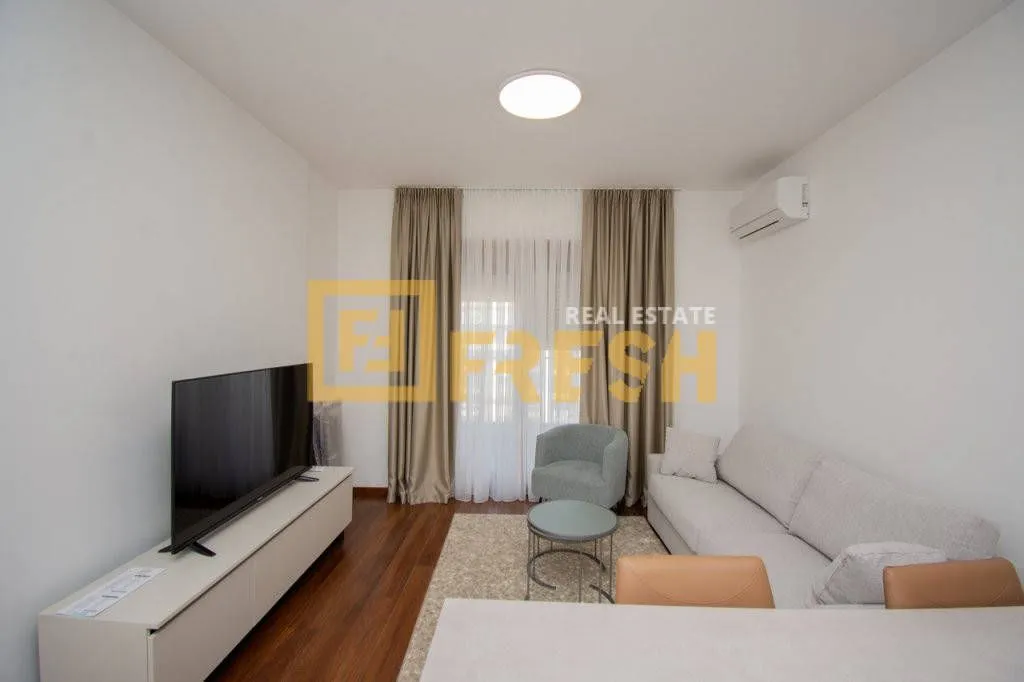 Izdavanje, dvosoban stan, 70m², Master Kvart, Podgorica