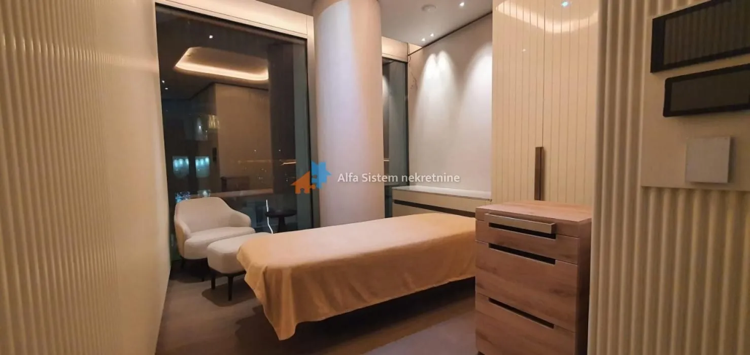 Izdavanje, trosoban stan, 90m², Savski Venac, Beograd