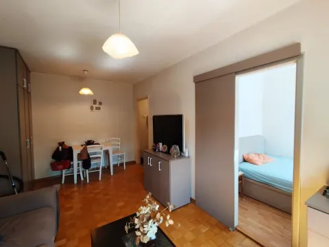 Dnevna soba sa trpezarijom i pogledom na spavaću sobu. - image 5