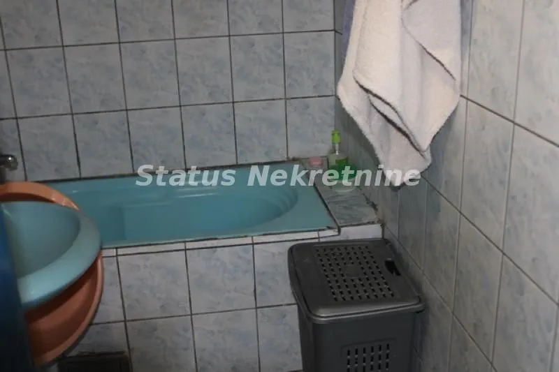 Prodaja, trosoban stan, 81m², Petrovaradin, Novi Sad