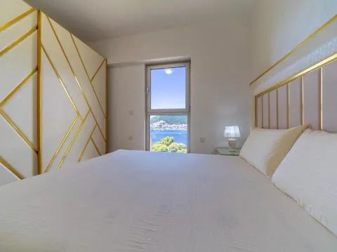 Izdavanje, trosoban stan, 150m², Bečići, Budva - image 14