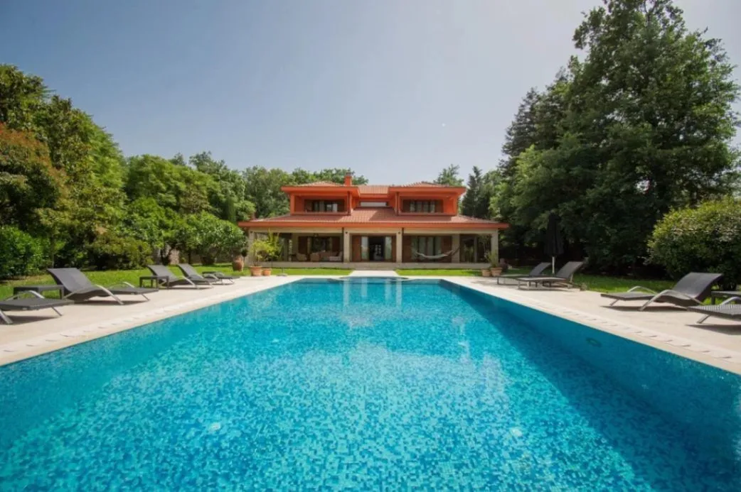 Izdavanje, kuća, 400m², Klikovače, Danilovgrad