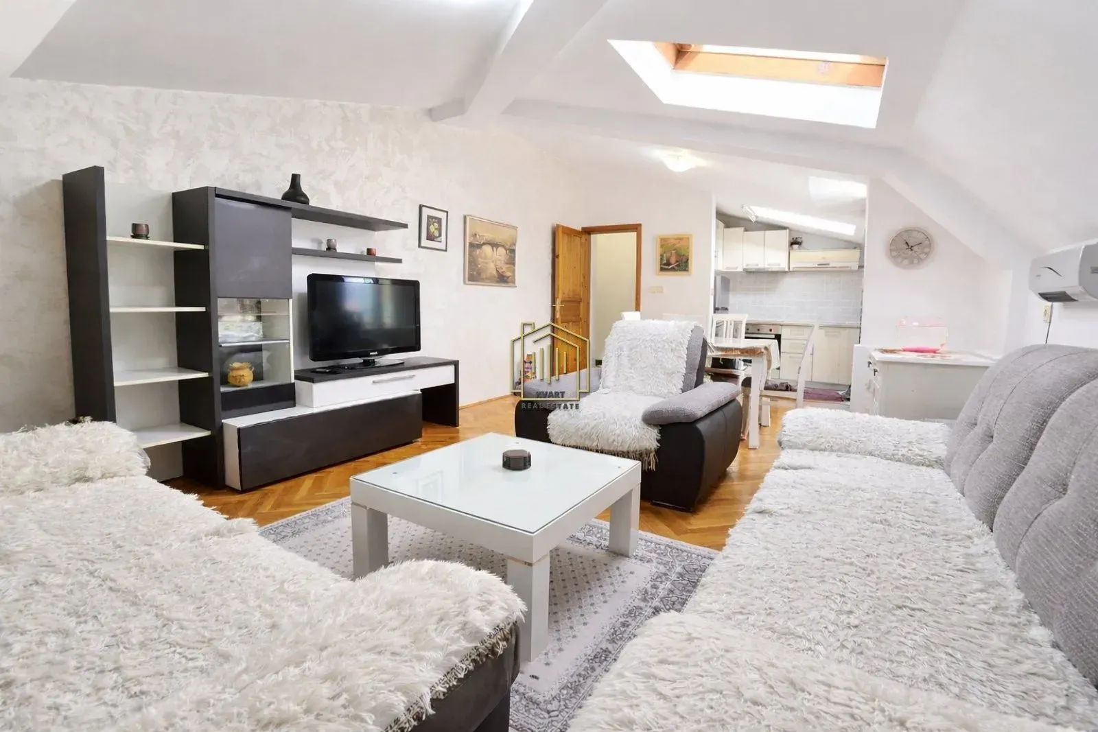 Prodaja, dvosoban stan, 77m², Ljubović, Podgorica