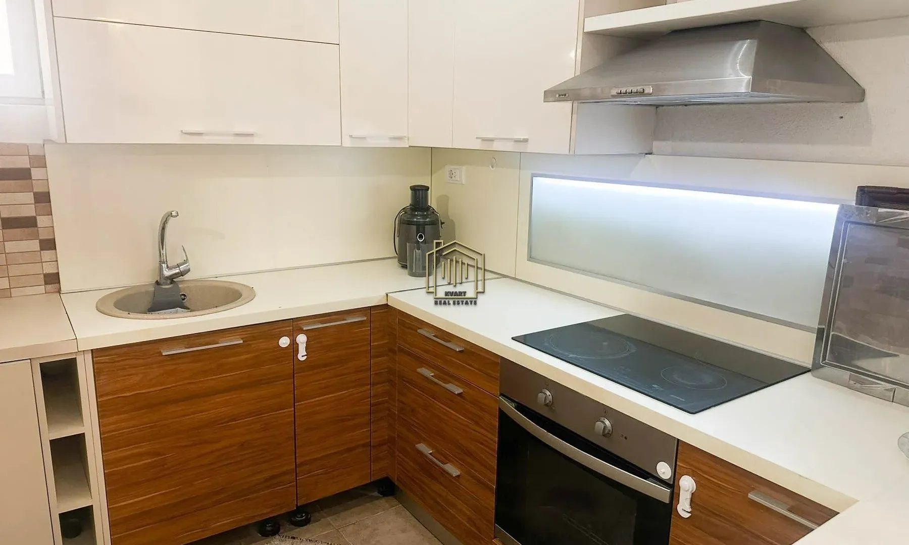 Izdavanje, dvosoban stan, 75m², Konik, Podgorica