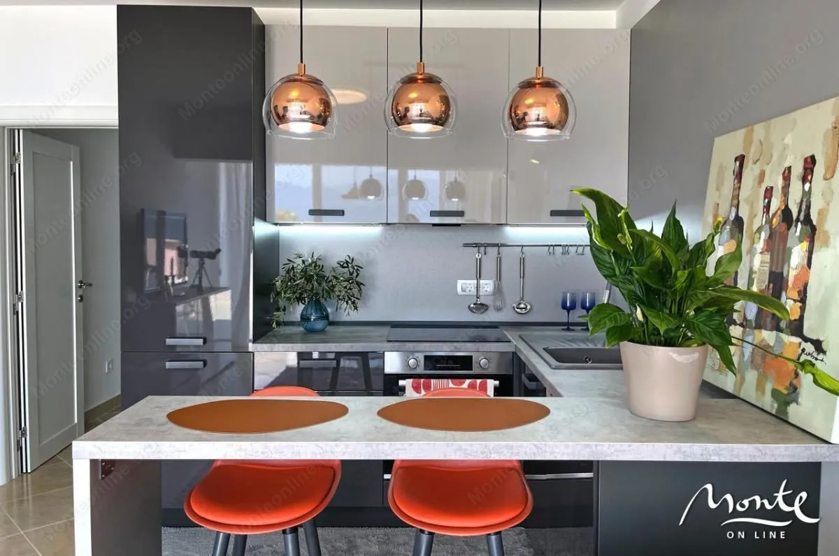 Prodaja, dvosoban stan, 120m², Krašići, Tivat