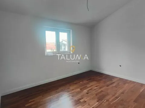 Prodaja, kuća, 200m², Karaburško Polje, Podgorica - image 13