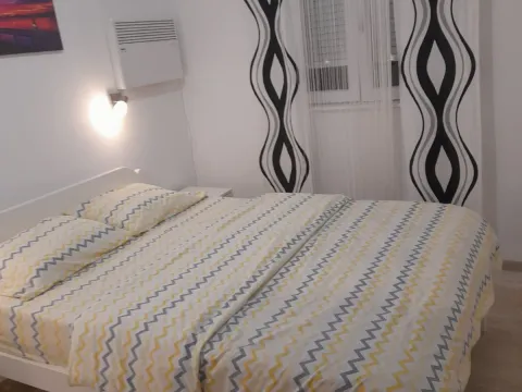 Izdavanje, dvosoban stan, 52m², Kalimanj, Tivat - image 11