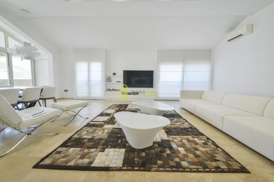 Prodaja, trosoban stan, 218m², Centar, Budva