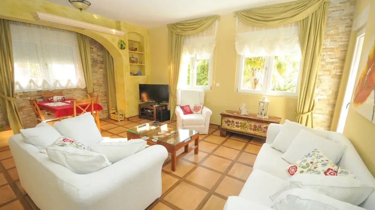 Izdavanje, dvosoban stan, 64m², Budva, Crna Gora