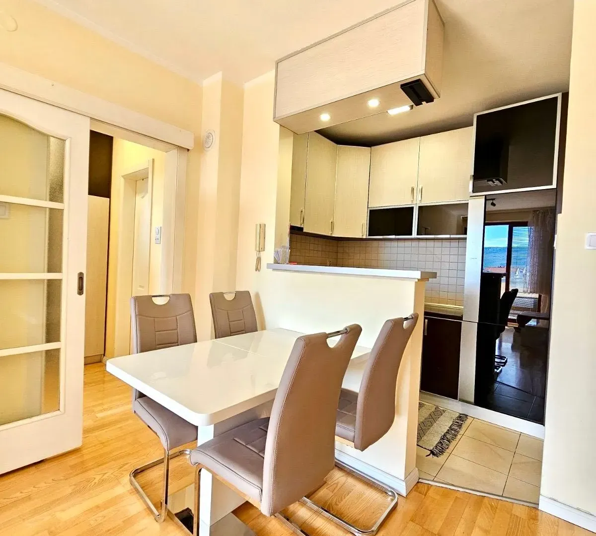 Izdavanje, jednosoban stan, 50m², Preko Morače, Podgorica