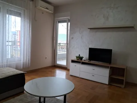 Rent, one bedroom apartment, 52m², Pobrežje, Podgorica - image 3