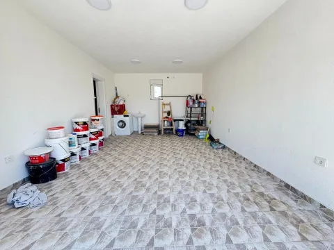 Rent, house, 170m², Zagorič, Podgorica - image 16