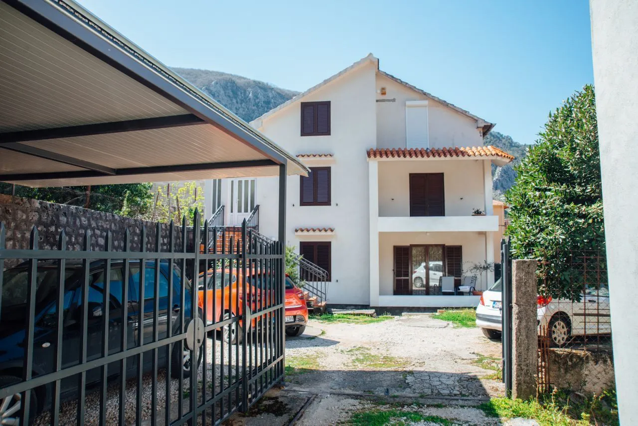 Prodaja, kuća, 300m², Škaljari, Kotor