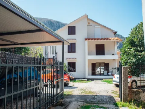 Sale, house, 300m², Škaljari, Kotor - image 3