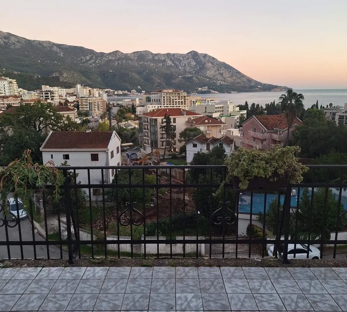 Rent, three bedroom apartment, 120m², Bečići, Budva