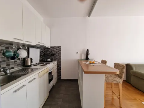 Rent, one bedroom apartment, 44m², Budva, Crna Gora - image 16