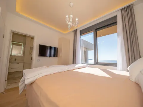 Izdavanje, trosoban stan, 136m², Bečići, Budva - image 12