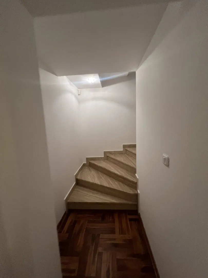 Izdavanje, stan, 175m², Pod Goricom, Podgorica