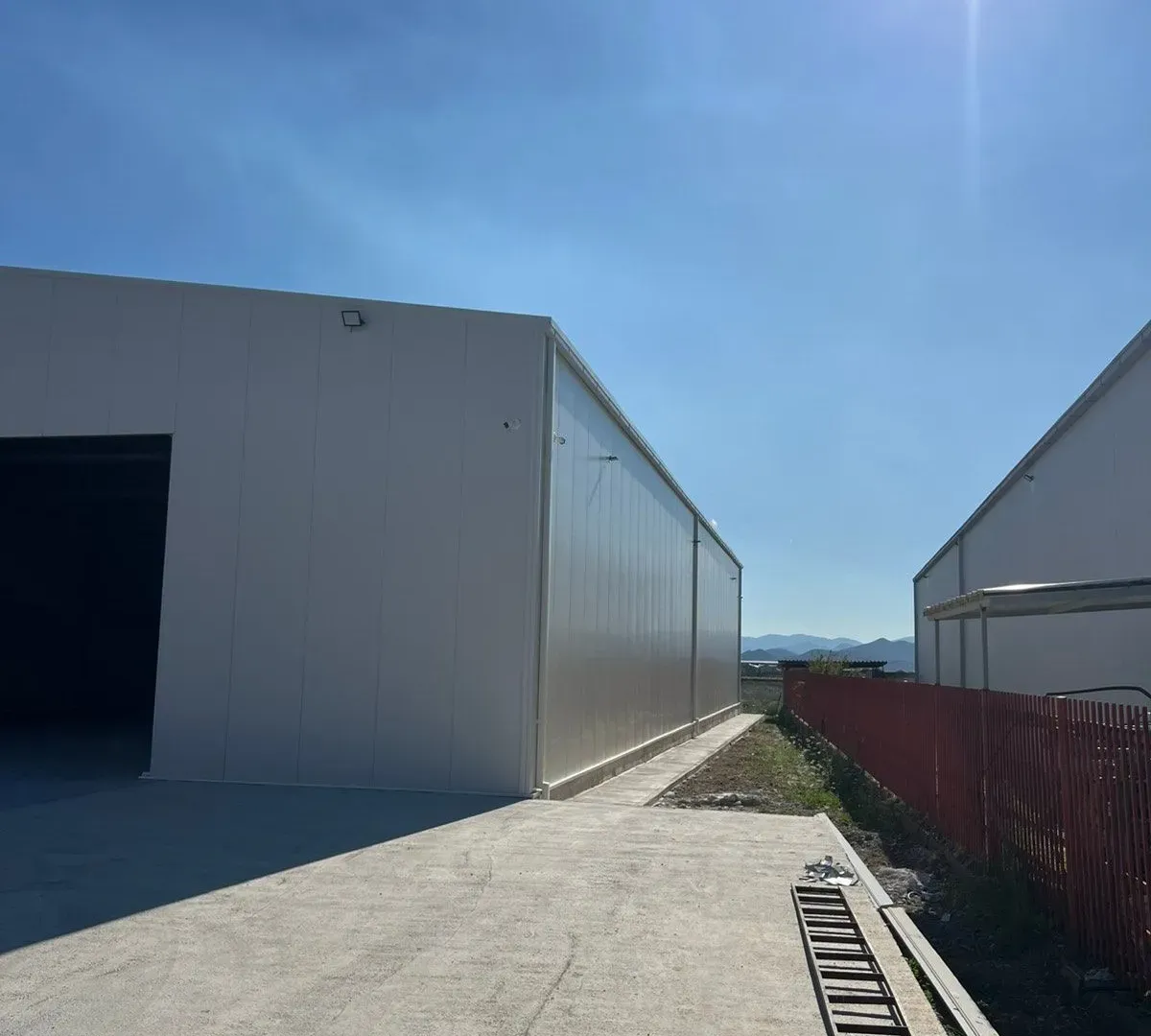 Izdavanje, poslovni prostor, 585m², Stari Aerodrom, Podgorica