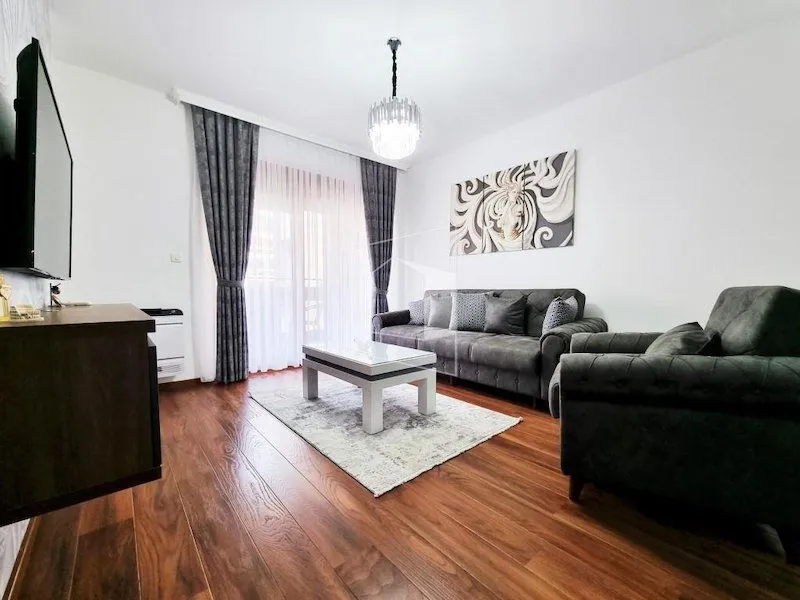 Izdavanje, dvosoban stan, 69m², Master Kvart, Podgorica