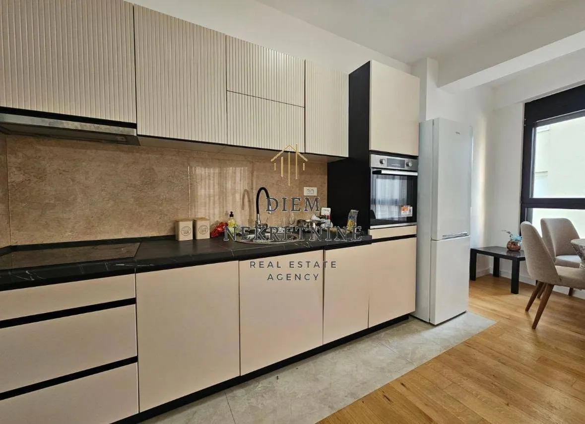 Izdavanje, jednosoban stan, 50m², Centar, Bar