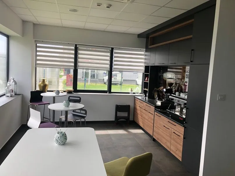 Sale, office space, 2000m², Zemun Sve Podlokacije, Beograd