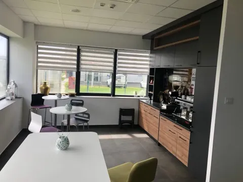 Sale, office space, 2000m², Zemun Sve Podlokacije, Beograd - image 2