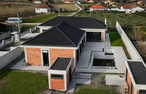 Sale, house, 259m², Donji Kokoti, Podgorica - image 2