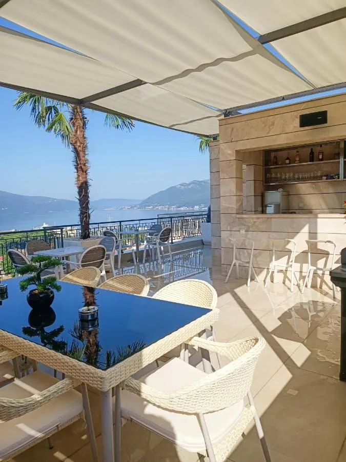 Prodaja, jednosoban stan, 45m², Tivat, Crna Gora