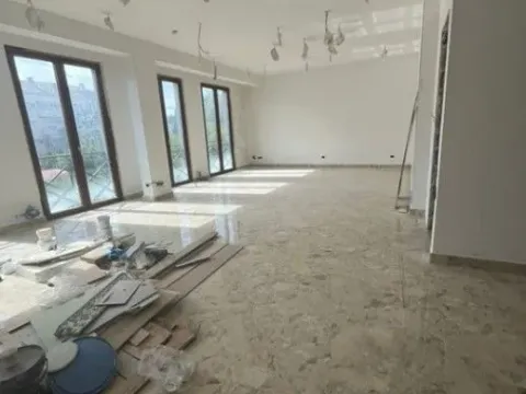 Izdavanje, poslovni prostor, 115m², Centar, Podgorica