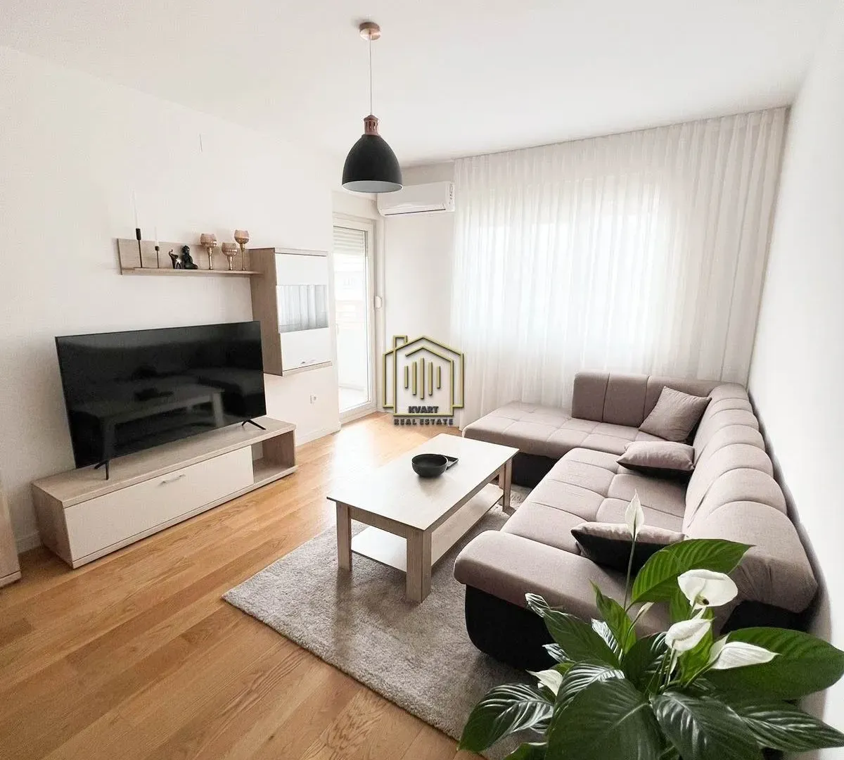 Izdavanje, jednosoban stan, 49m², Central Point, Podgorica