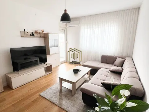 Izdavanje, jednosoban stan, 49m2, Central Point, Podgorica Izdavanje, jednosoban stan, 49m2, Central Point, Podgorica