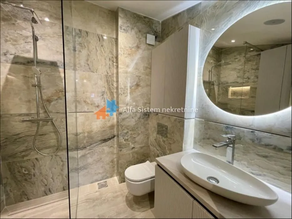 Izdavanje, četvorosoban stan, 174m², Savski Venac, Beograd