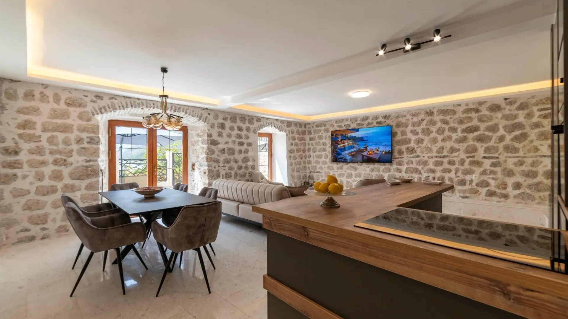 Rent, house, 150m², Orahovac, Kotor